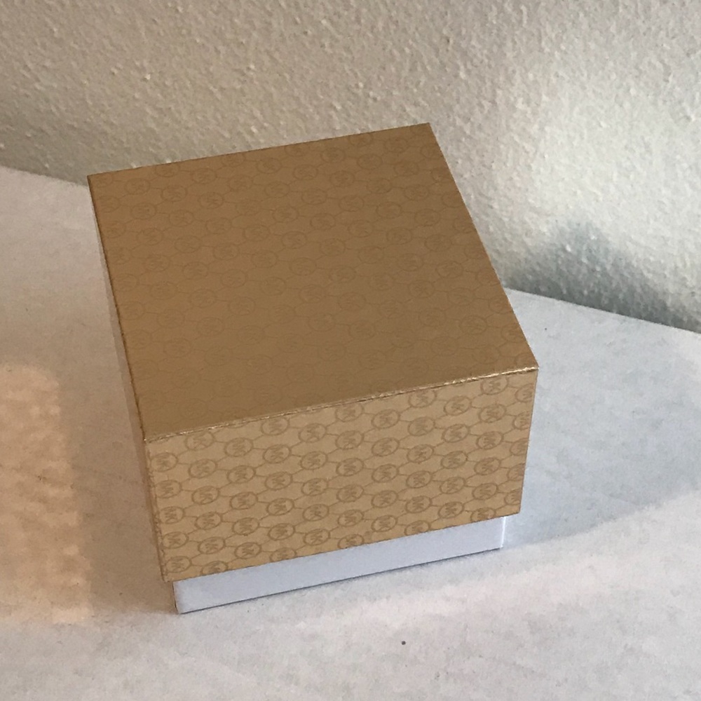 🆕 Michael Kors Rose Gold Triangle Pave - Picture 5 of 5